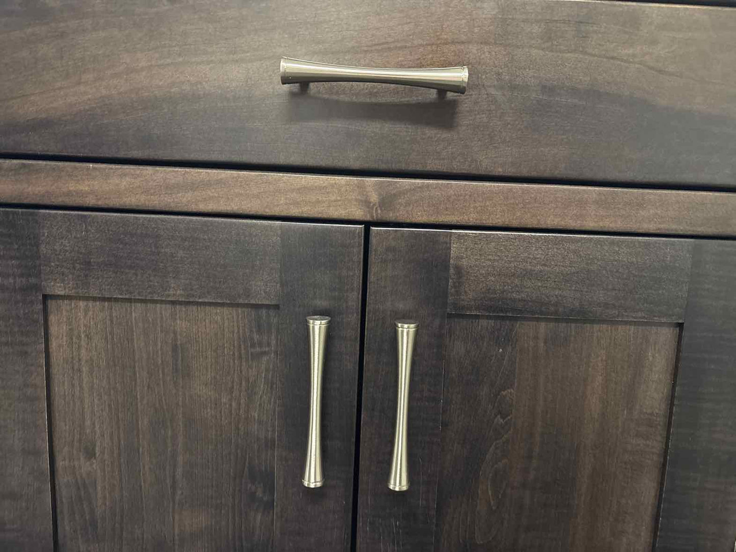Yutzy Wookworking Pair of 'Coronado' Nightstands