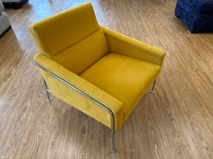 Fritz Hansen Pair of Series 3300 'Easy' Chairs by Arne Jacobsen