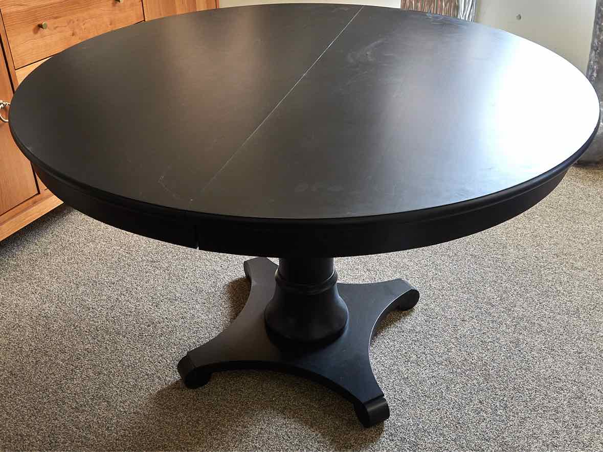 Gat Creek " Meyer" Pedestal Dining Table with 1 18" Leaf