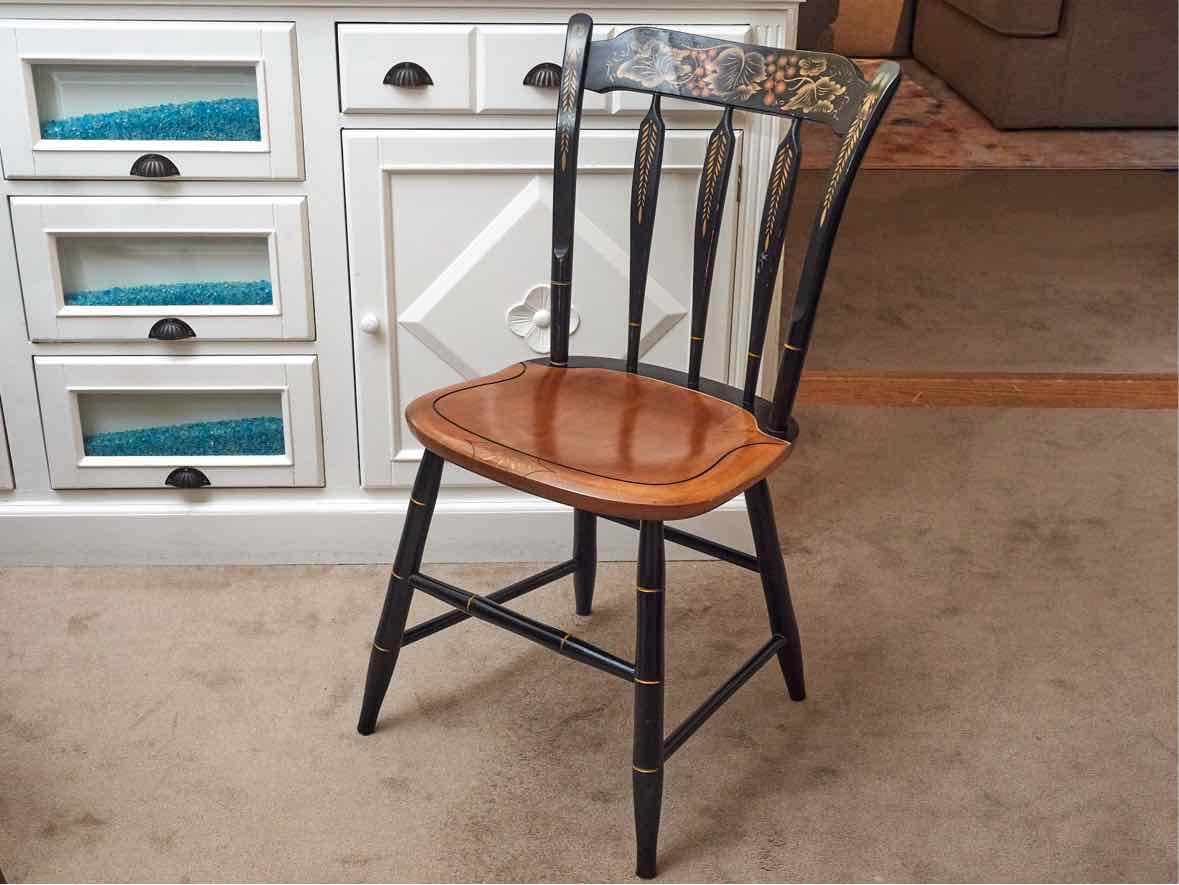 Set Of 4 Hitchcock  Black Stenciled Finish  Dining Chairs