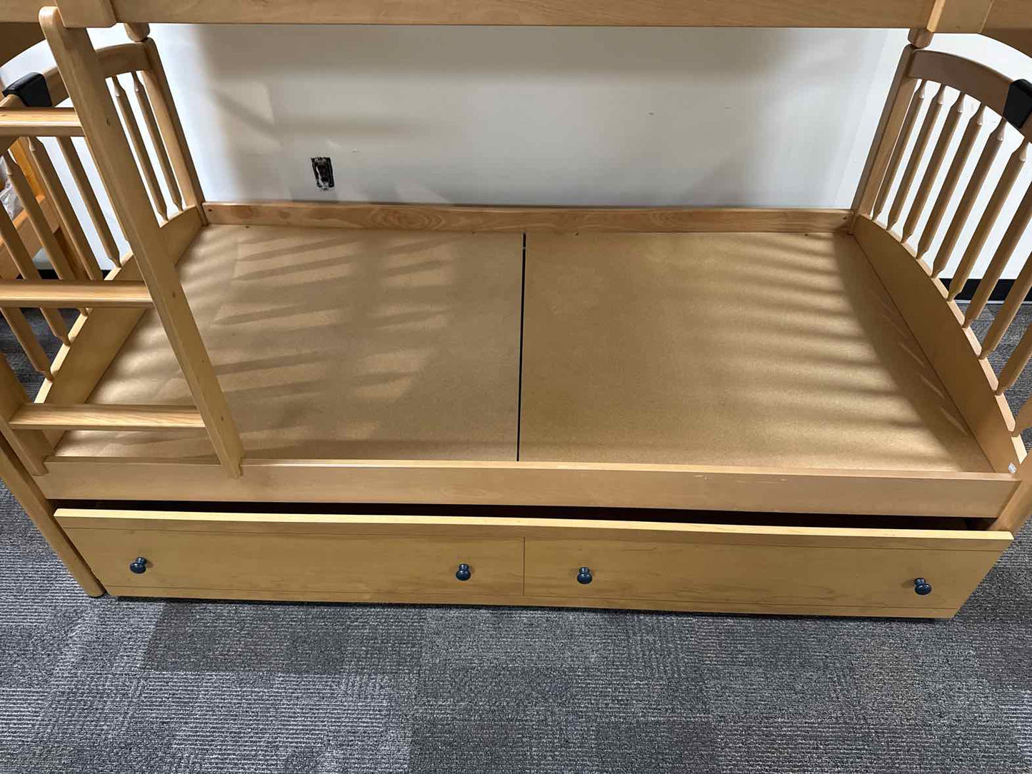 Ragazzi Twin Bed w/ Trundle Set