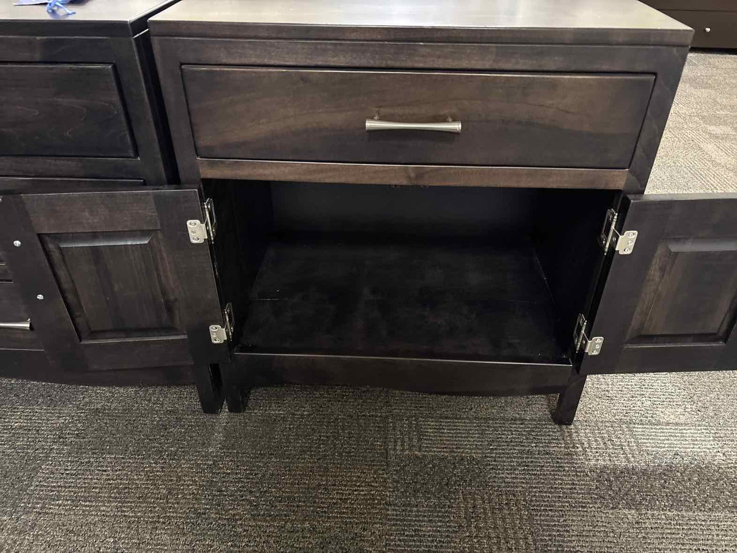 Yutzy Wookworking Pair of 'Coronado' Nightstands
