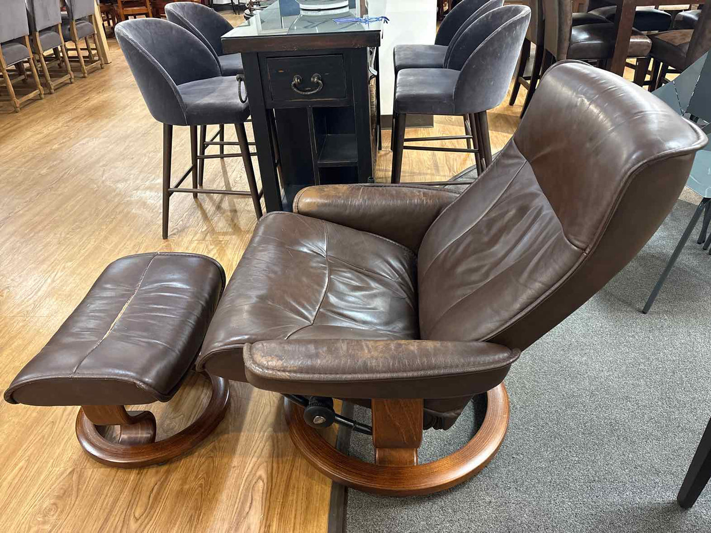 Ekornes Stressless 'Consul' Recliner w/ Ottoman