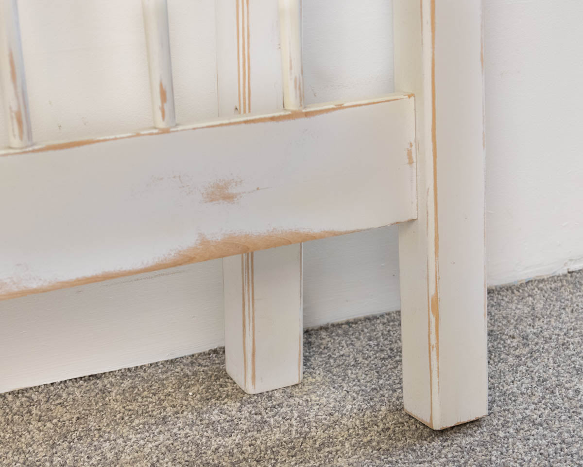 Moosehead Distressed Ivory Full Bed