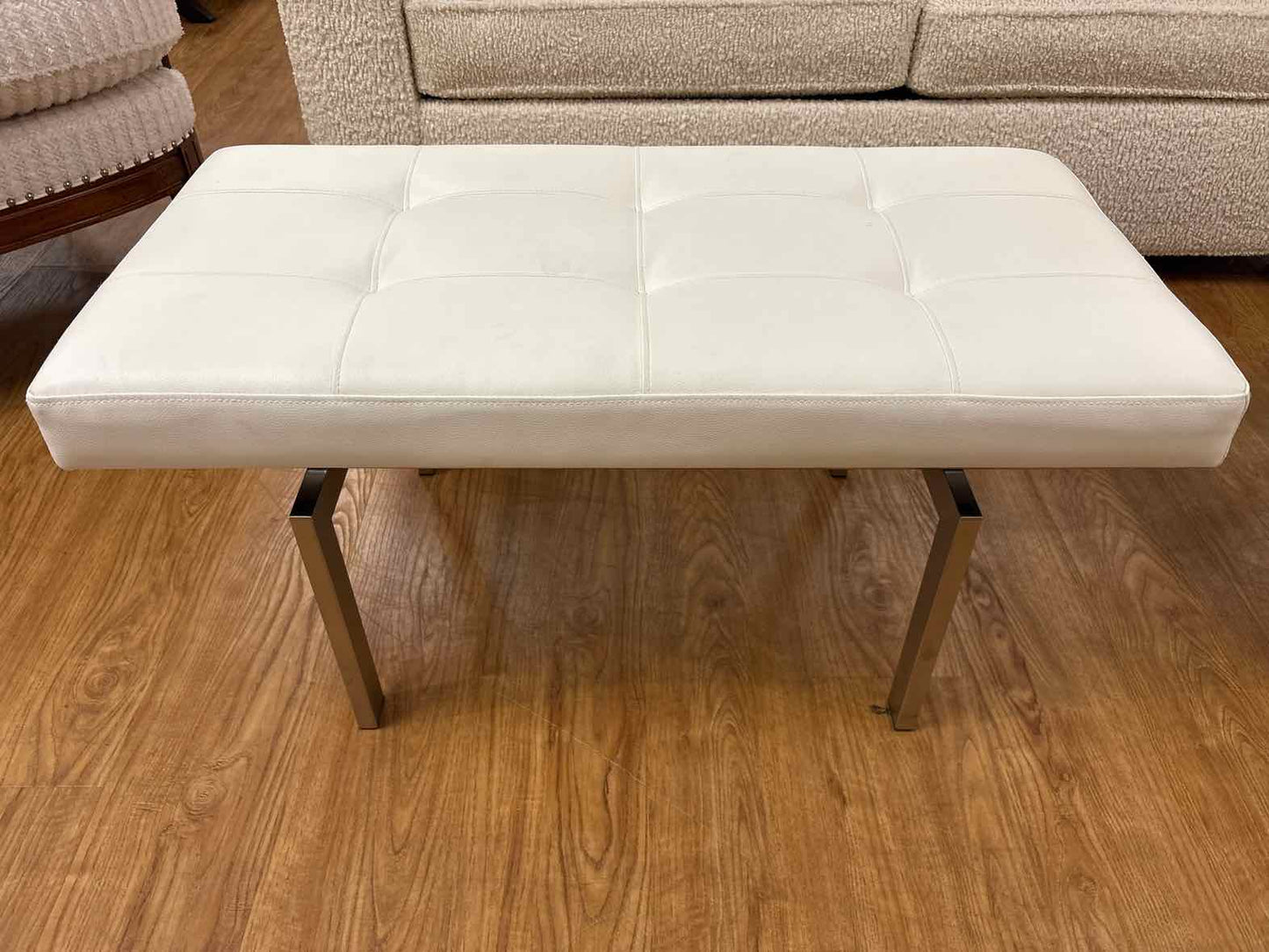 Nuevo 'Louve' Chrome and White Leather Bench