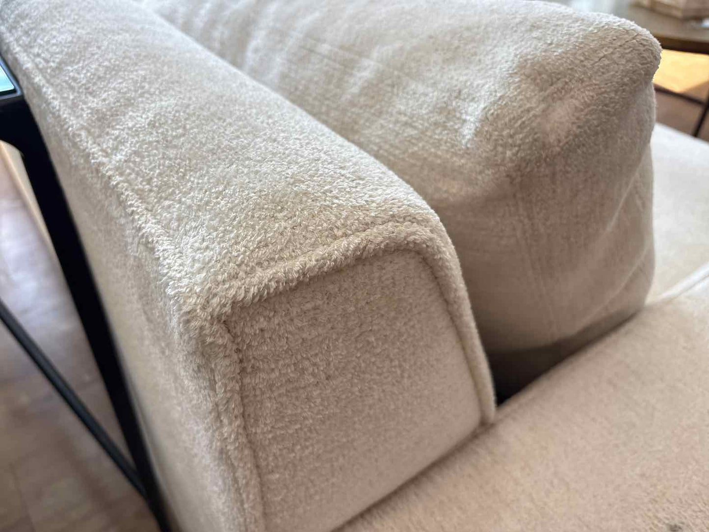 Kravet 'Derring' Sofa In Ivory