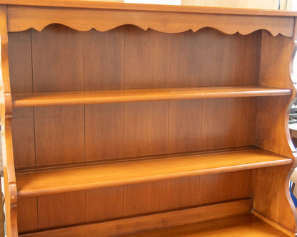 Rock Maple Colonial Hutch with Scallop Top