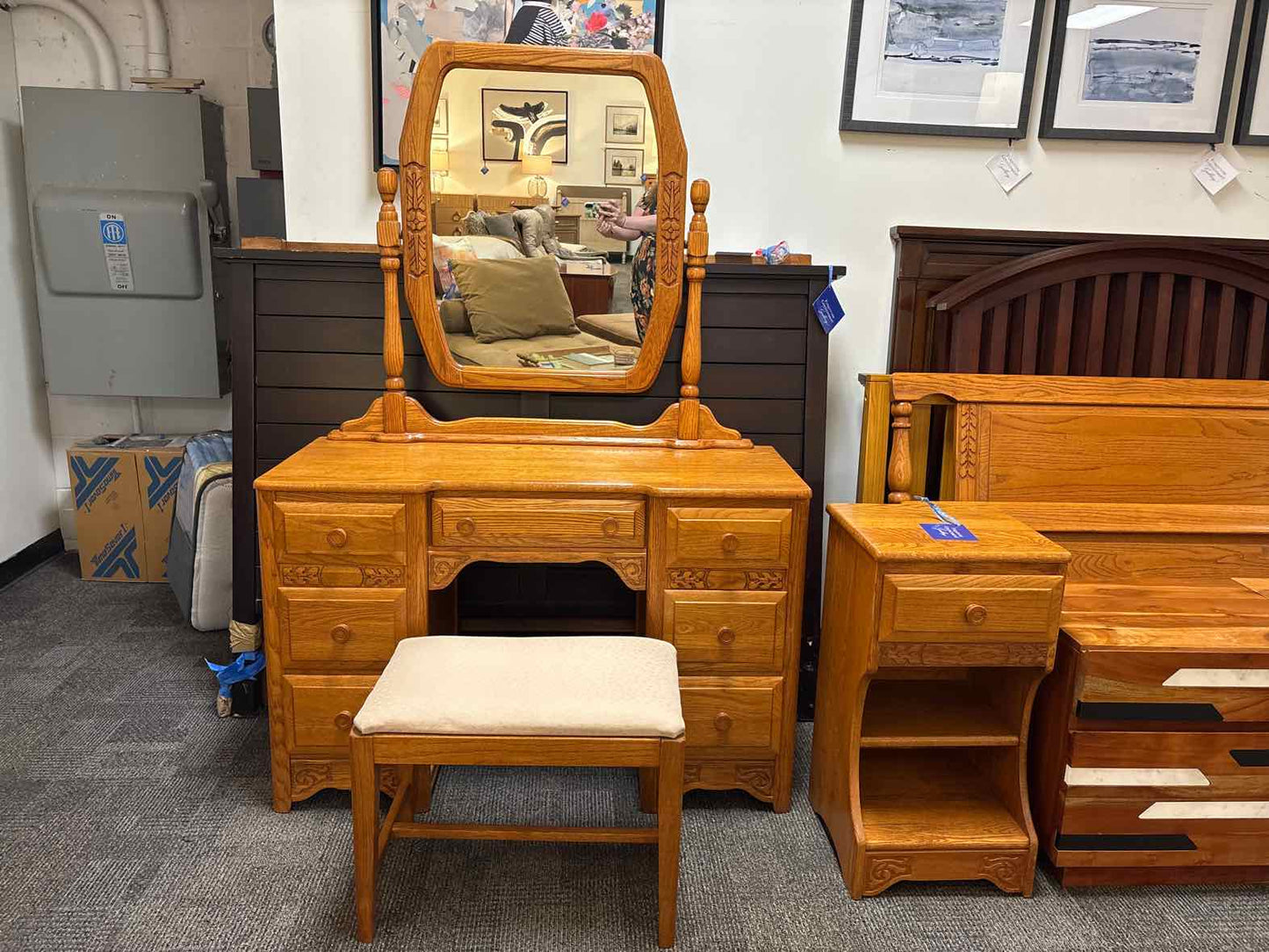 Cavred Oak Vanity with Stool