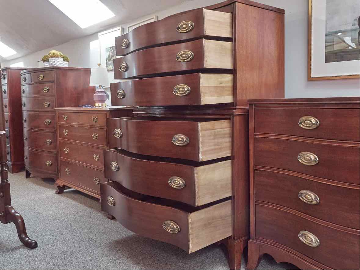 Morganton Mahogany Serpentine 6 Drawer Tall Chest