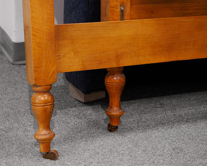 Acorn Post Curly Maple Full Bed