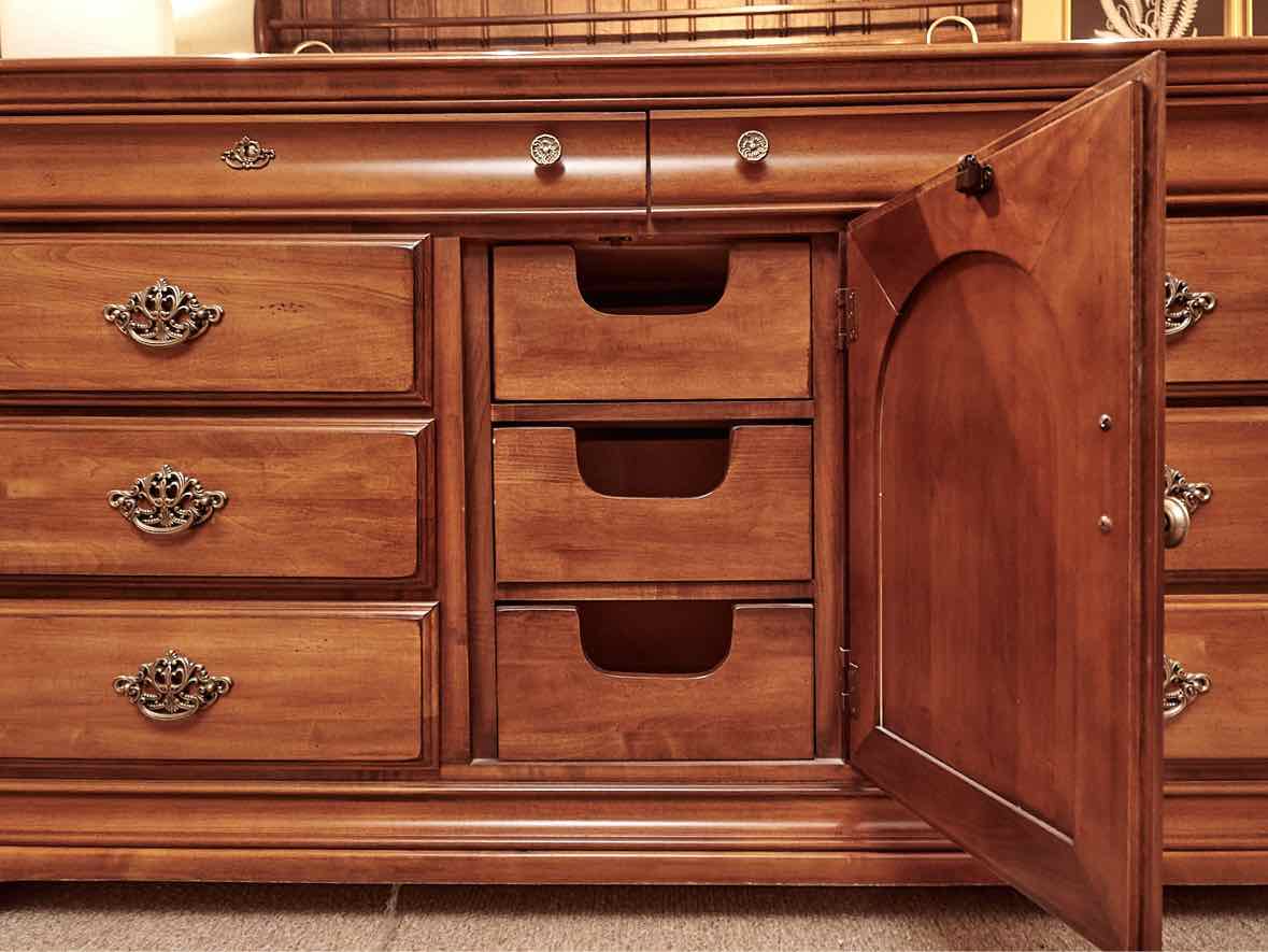 Kincaid Louis Phillip Style Nutmeg Finish 8 Drawer Dresser