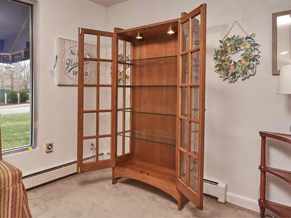 Stickley Mission  Quartersawn Oak Display Cabinet with 2 Glass Doors & Lights