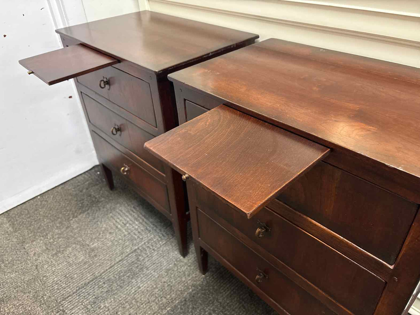 Henredon 'Acquisitions' Pair of Nightstands