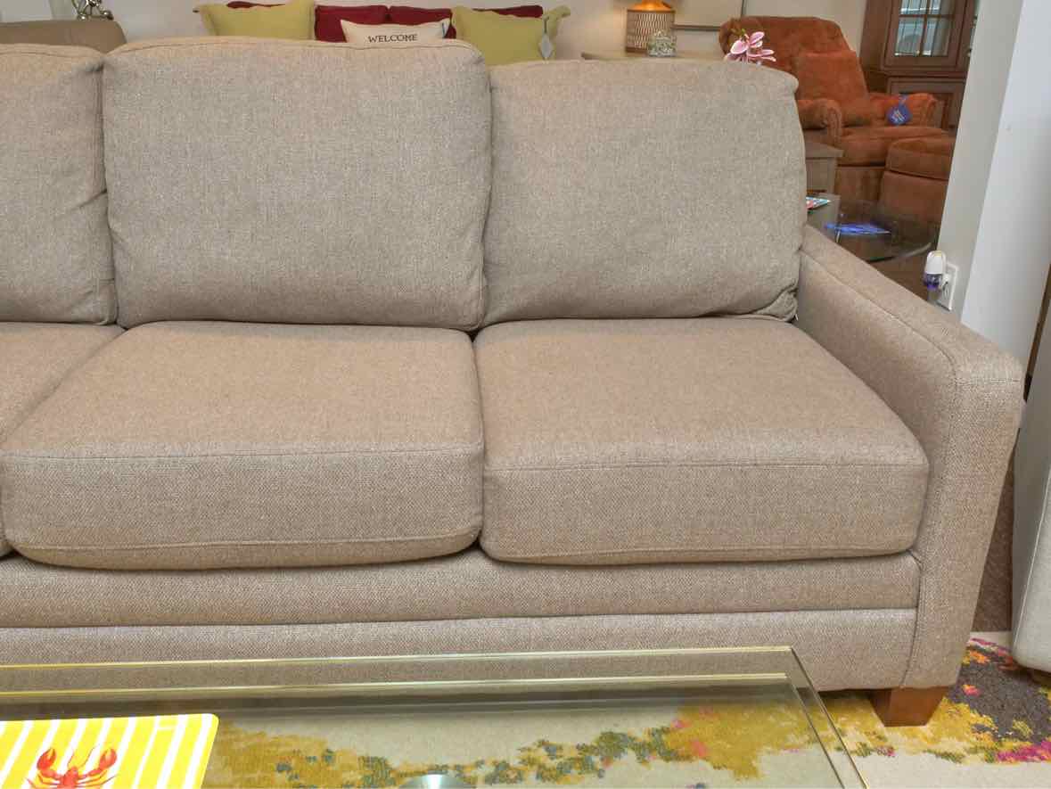 Bassett 'Carolina' 2 Piece Sectional with Chaise