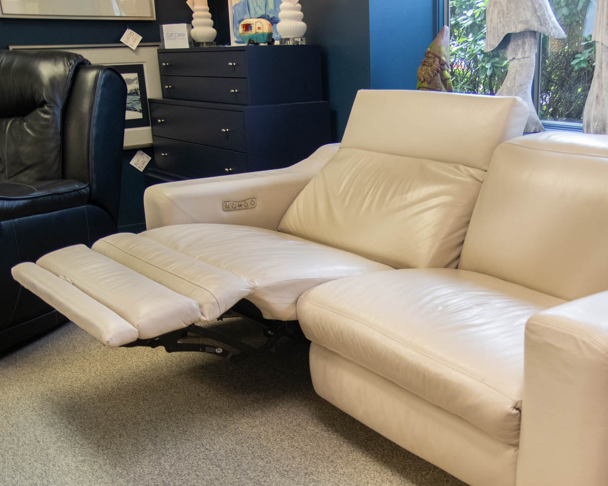 Italia Motion 2 Seat Recliner Sofa in Bisque Color Leather