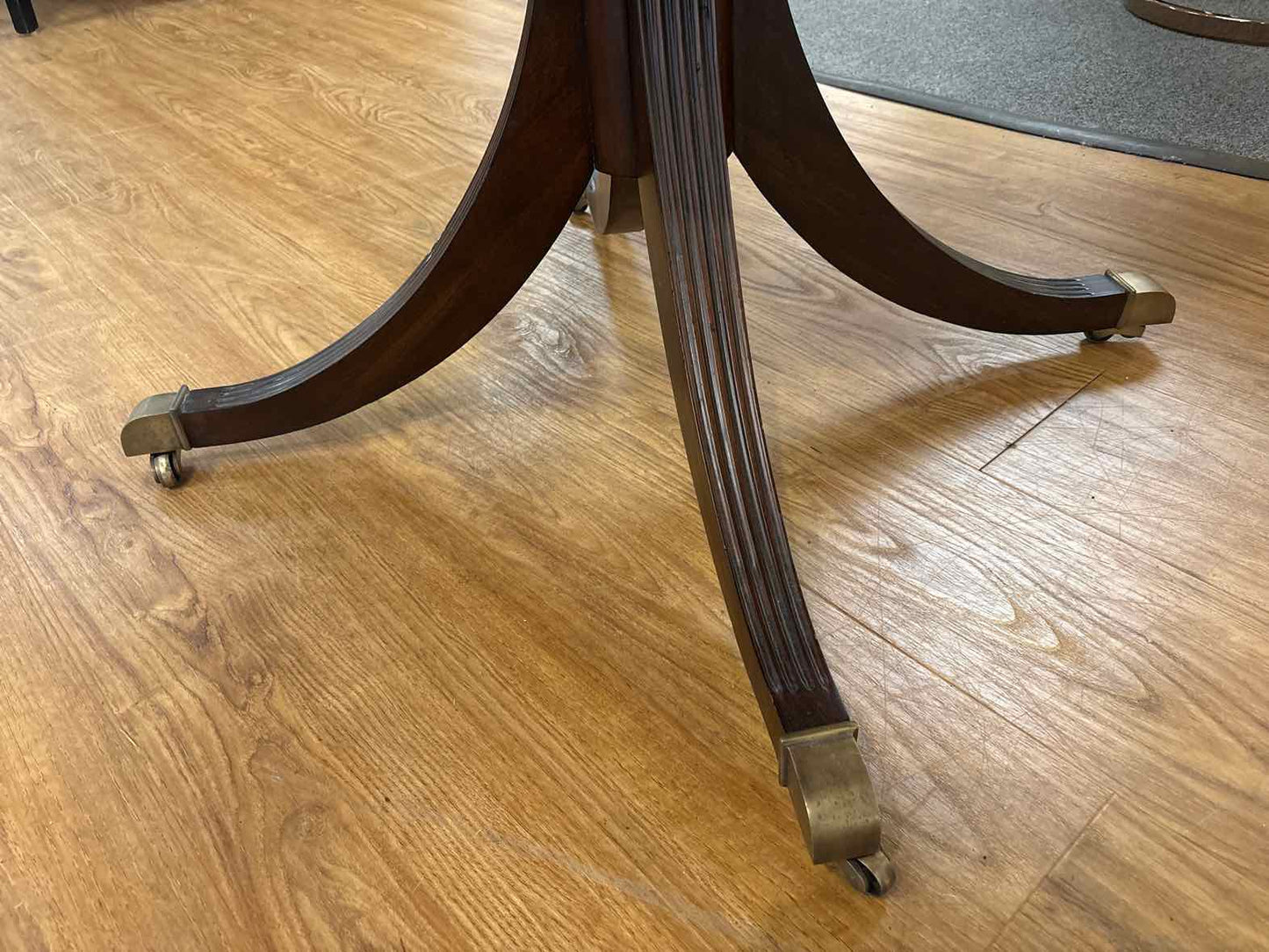 Ethan Allen 'Bradford' Rent Table with Pedestal Base