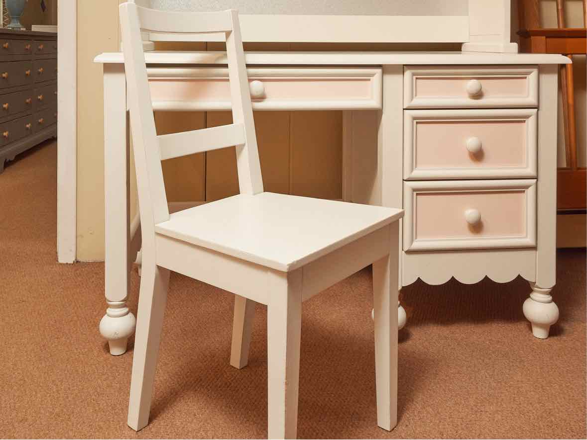 Bratt Decor 'Jane' 4 Drawer White & Pink  Finish Desk, Hutch & Chair