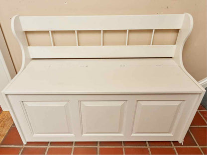 White Finish Storage Bench With Nautical Rope Theme Cushion & 2 Pillows
