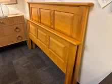 Pompanoosuc Mills 'New England' Queen Bed