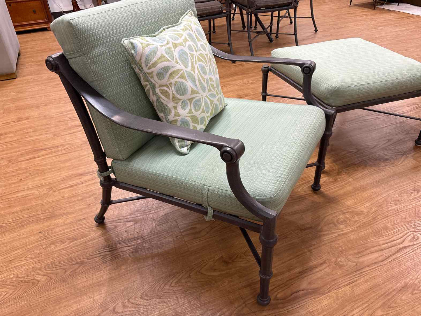 Woodard 'Delphi' Outdoor Set