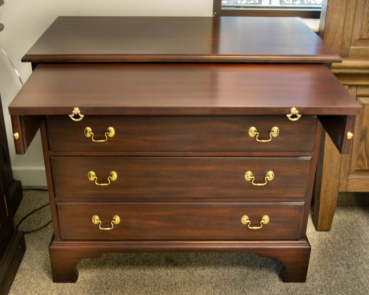 Henkel Harris Bachelor's Chest in Mahogany with Brass Pulls