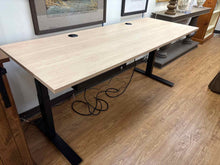 UPLIFT V3 Motoroized Standing Desk
