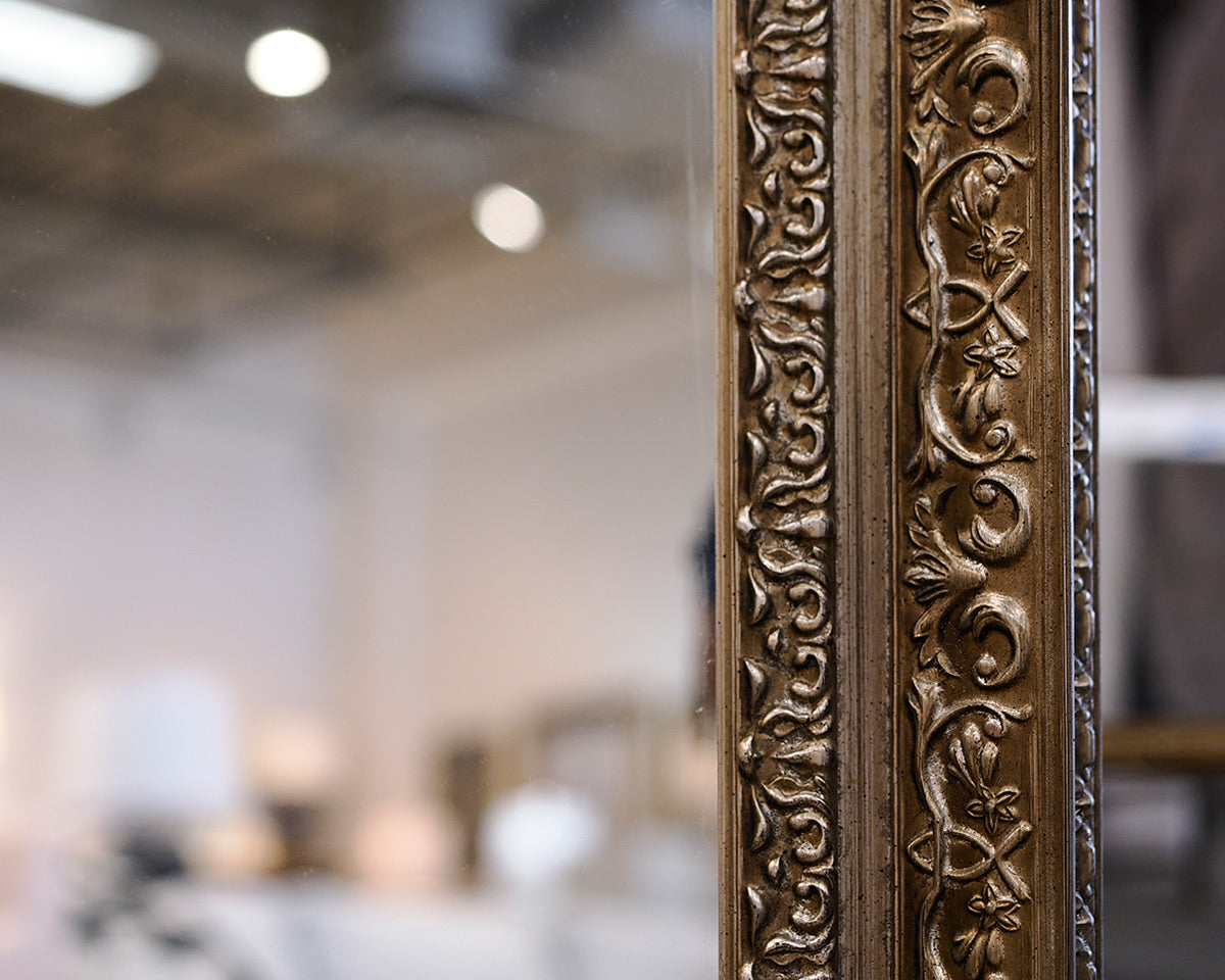 Traditional Rectangular Mirror With Decorative Gold Frame