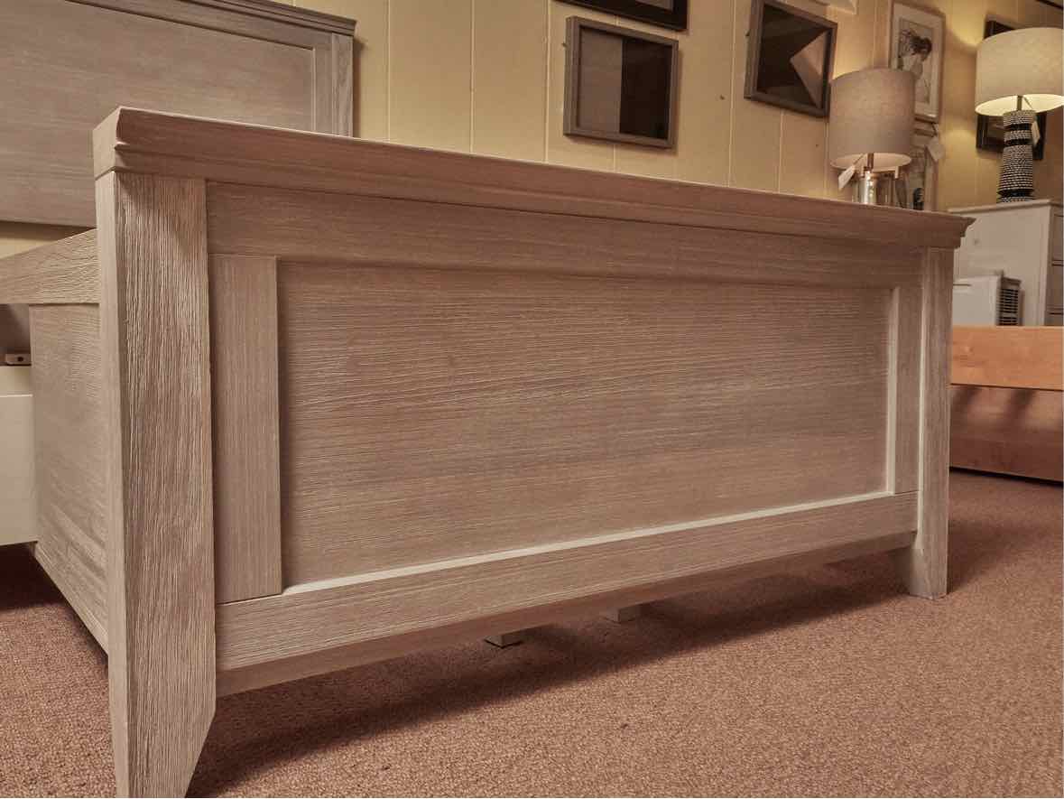Pottery Barn 'Hampton' ' Finish 'Brushed Fog'  4 Drawer Storage Twin Bed