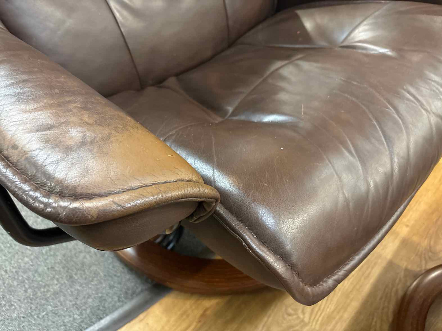 Ekornes Stressless 'Consul' Recliner w/ Ottoman