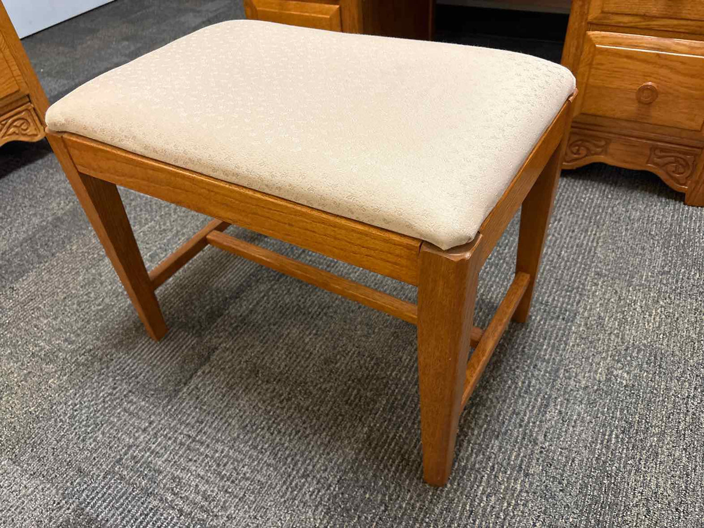 Cavred Oak Vanity with Stool