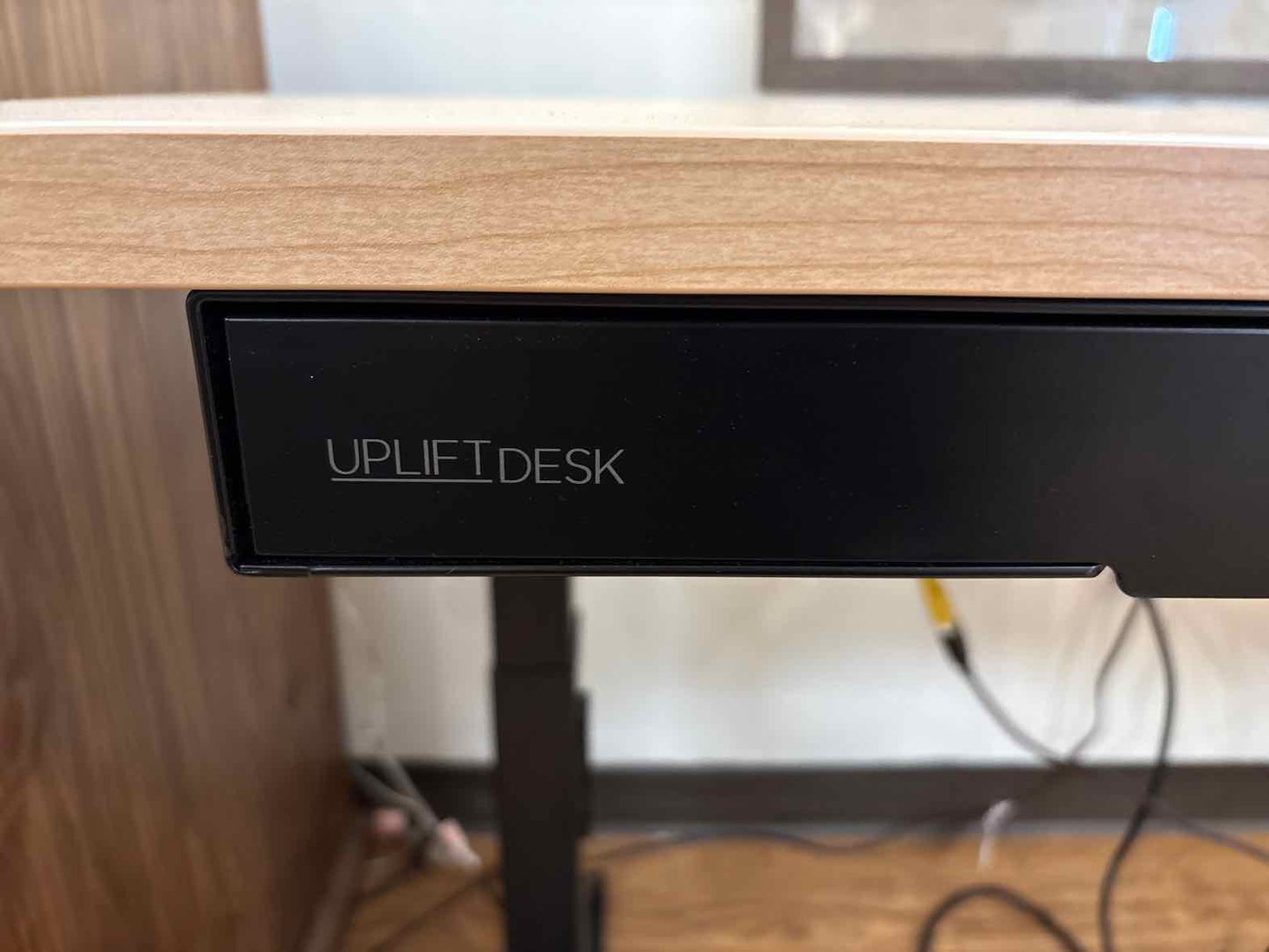 UPLIFT V3 Motoroized Standing Desk