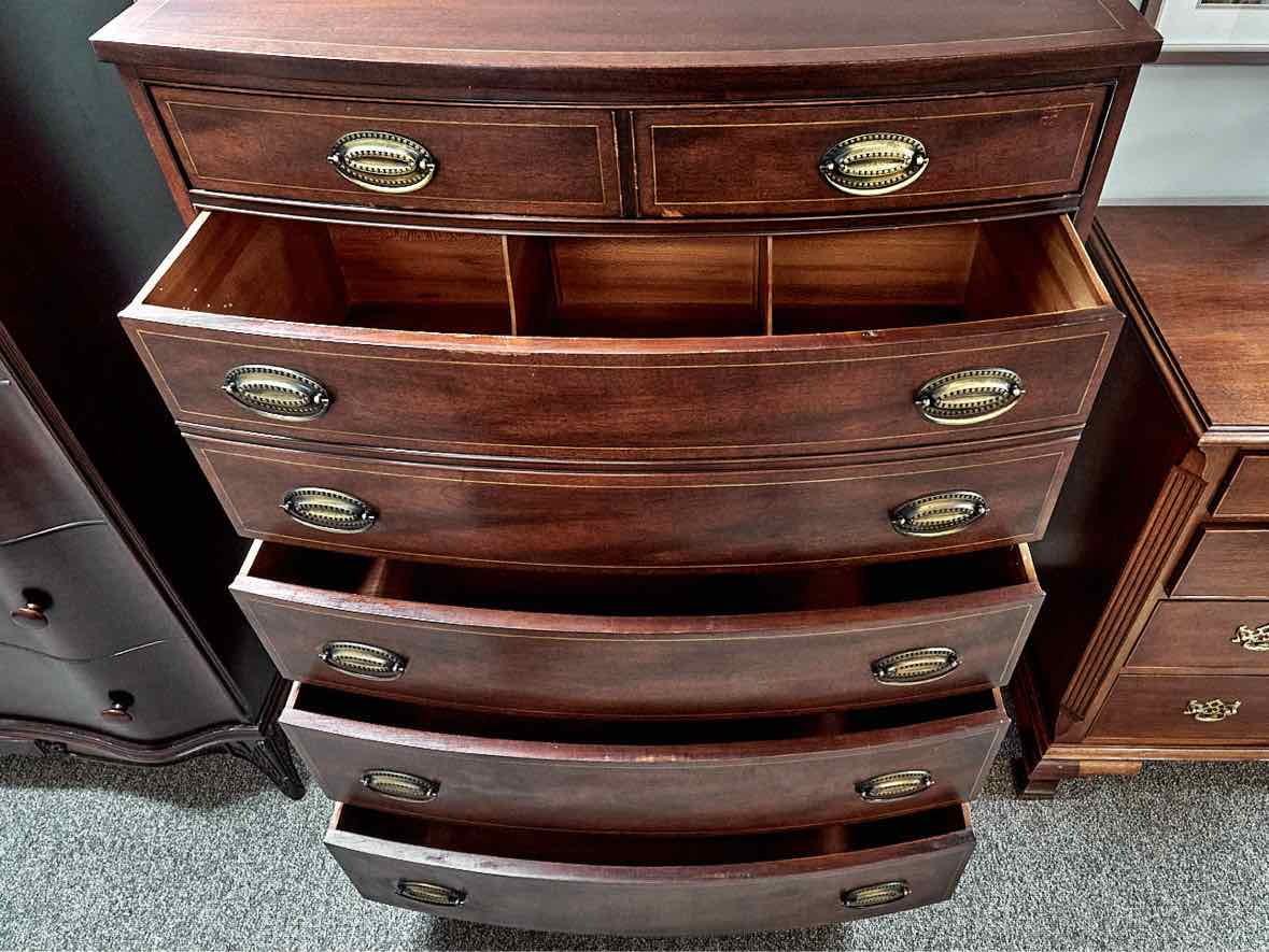 Heritage Henredon 5 Drawer Mahogany Bow Front Chest