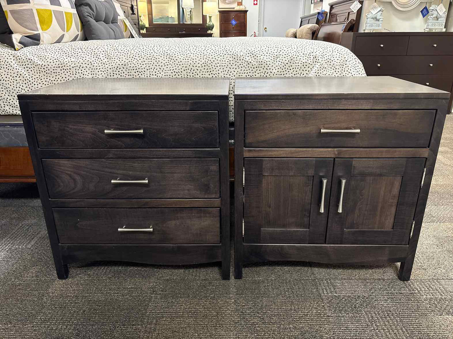 Yutzy Wookworking Pair of 'Coronado' Nightstands