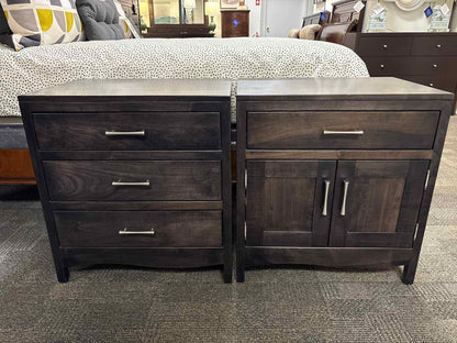 Yutzy Wookworking Pair of 'Coronado' Nightstands