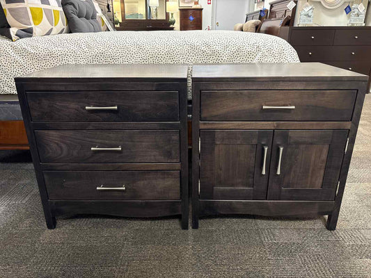 Yutzy Wookworking Pair of 'Coronado' Nightstands