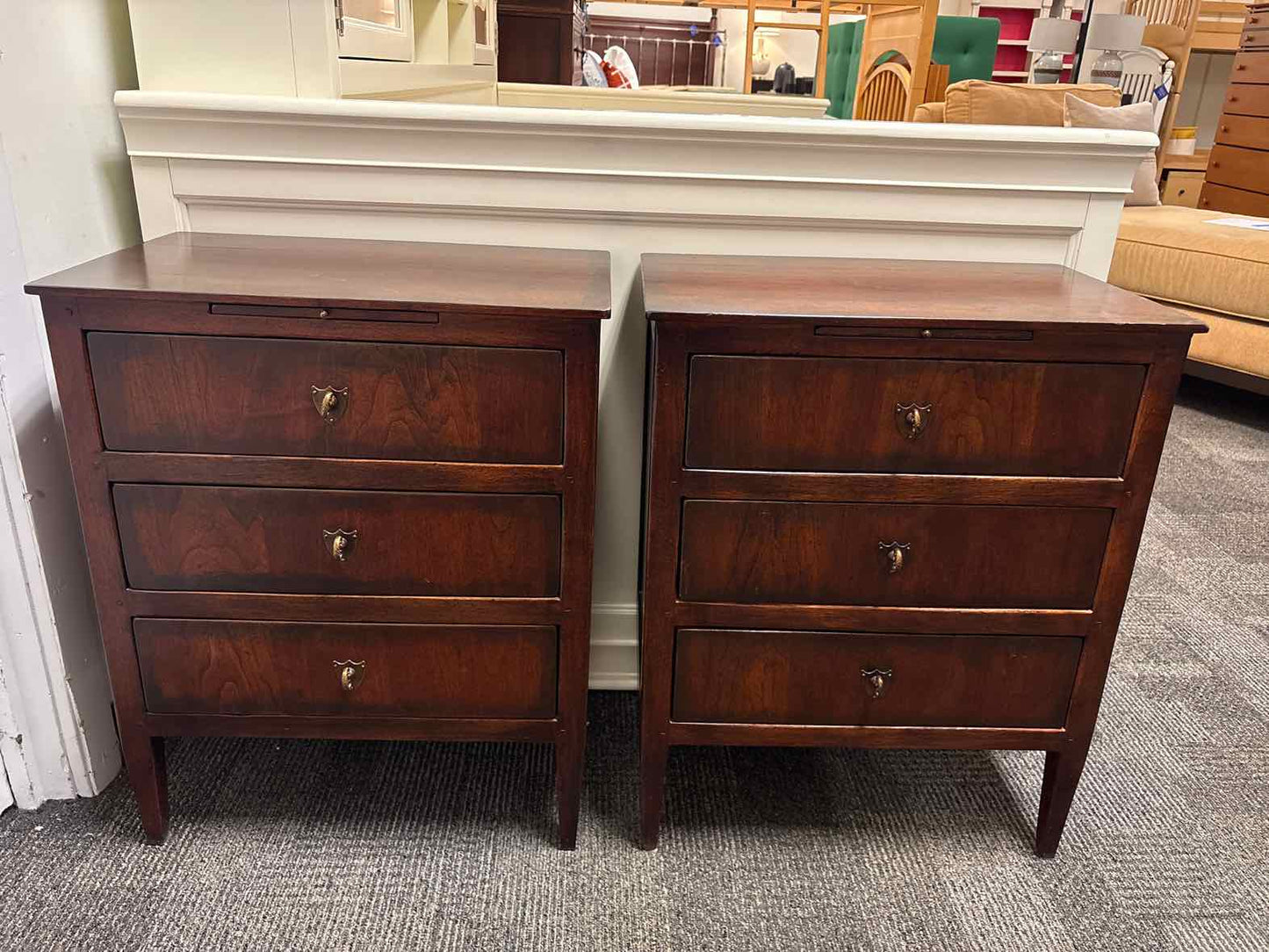 Henredon 'Acquisitions' Pair of Nightstands